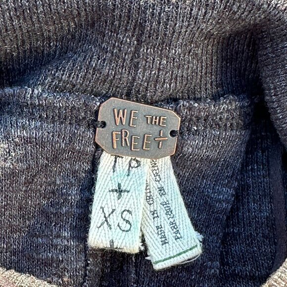 WE THE FREE Long sleeve, slit back, turtleneck sweater top - size XS - dark grey - Picture 8 of 9